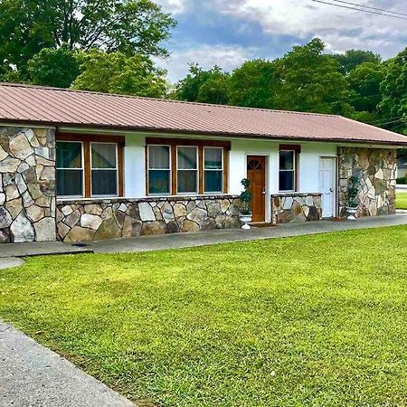Small Rental For Couple Getaway Dalton Exterior foto