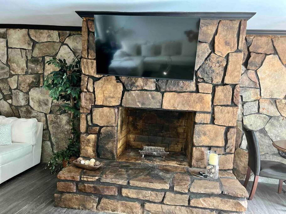 Small Rental For Couple Getaway Dalton Exterior foto