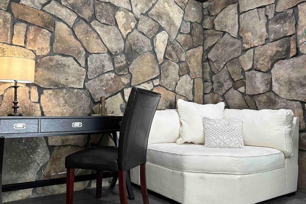 Small Rental For Couple Getaway Dalton Exterior foto