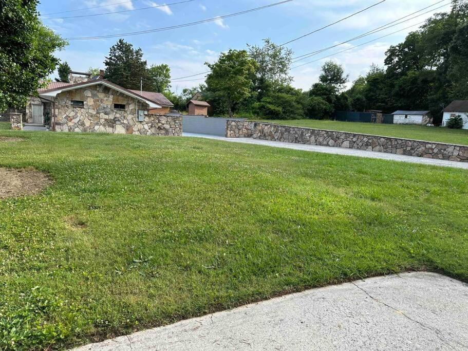 Small Rental For Couple Getaway Dalton Exterior foto