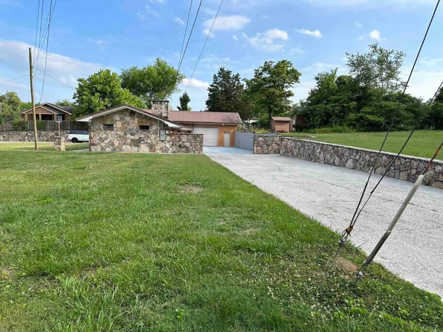 Small Rental For Couple Getaway Dalton Exterior foto